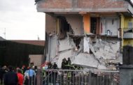 Crolla palazzina di due piani nel Milanese