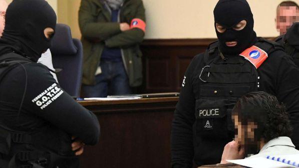 Belgio, Salah Abdeslam giudicato colpevole per la sparatoria di Forest del 2016: condannato a 20 anni