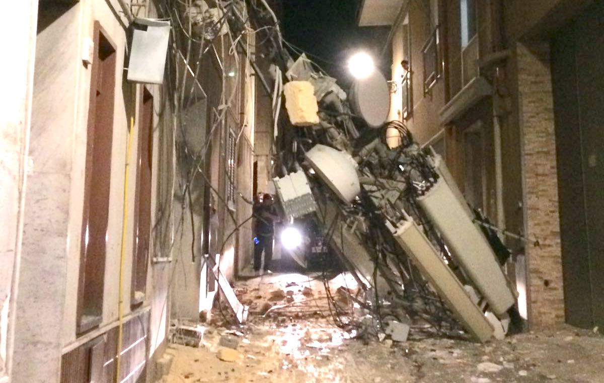 Forte vento a Castelvetrano, crolla un ripetitore: nessun ferito