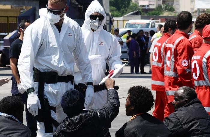 Migranti sbarcati a Trapani, più di 300 hanno la 