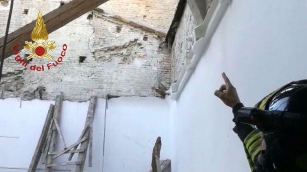 Fermo, crolla tetto in aula di un istituto tecnico: nessun ferito