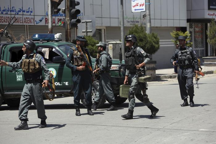Afghanistan: 21 agenti morti in attacchi