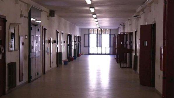 Lodi, detenuto 22enne fugge dal carcere durante lʼora dʼaria