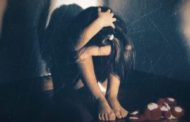 Genova, 14enne drogata e stuprata per tre volte da suo padre: l’uomo condannato a 12 anni