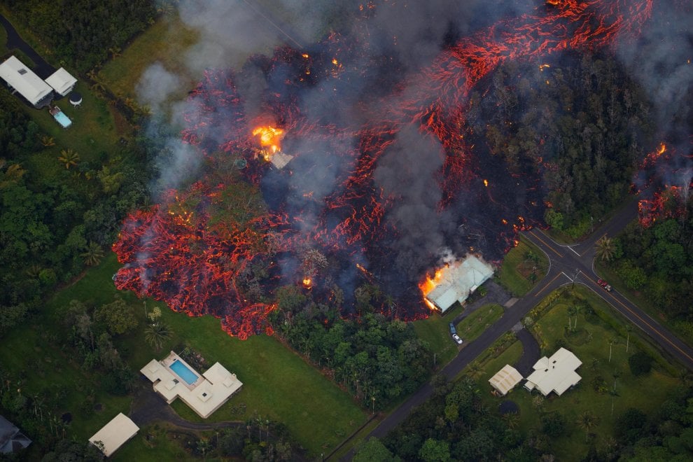 Hawaii, la lava avanza: l'eruzione del vulcano Kilauea ha inghiottito oltre 30 case