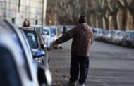 Marsala, turisti non pagano il parcheggiatore abusivo: lui gli squarcia la ruota dell'auto