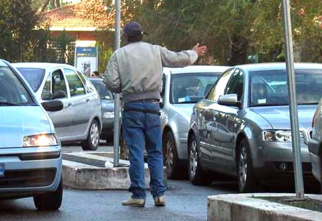 Blitz contro i posteggiatori abusivi a Palermo: sanzionati in dieci