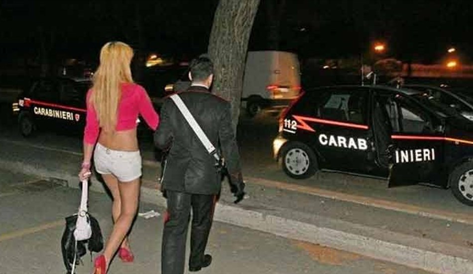 Carabiniere fa sesso in caserma e si segna lo straordinario