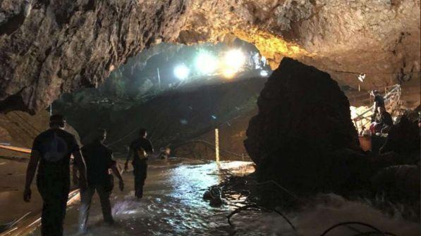 Thailandia, finito lʼincubo della grotta: salvi i dodici bambini e il loro allenatore