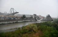 Crolla ponte sullʼautostrada A10 a Genova: morti e feriti gravi