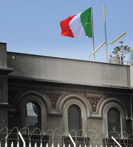 Tripoli, colpo di mortaio sfiora l'ambasciata italiana