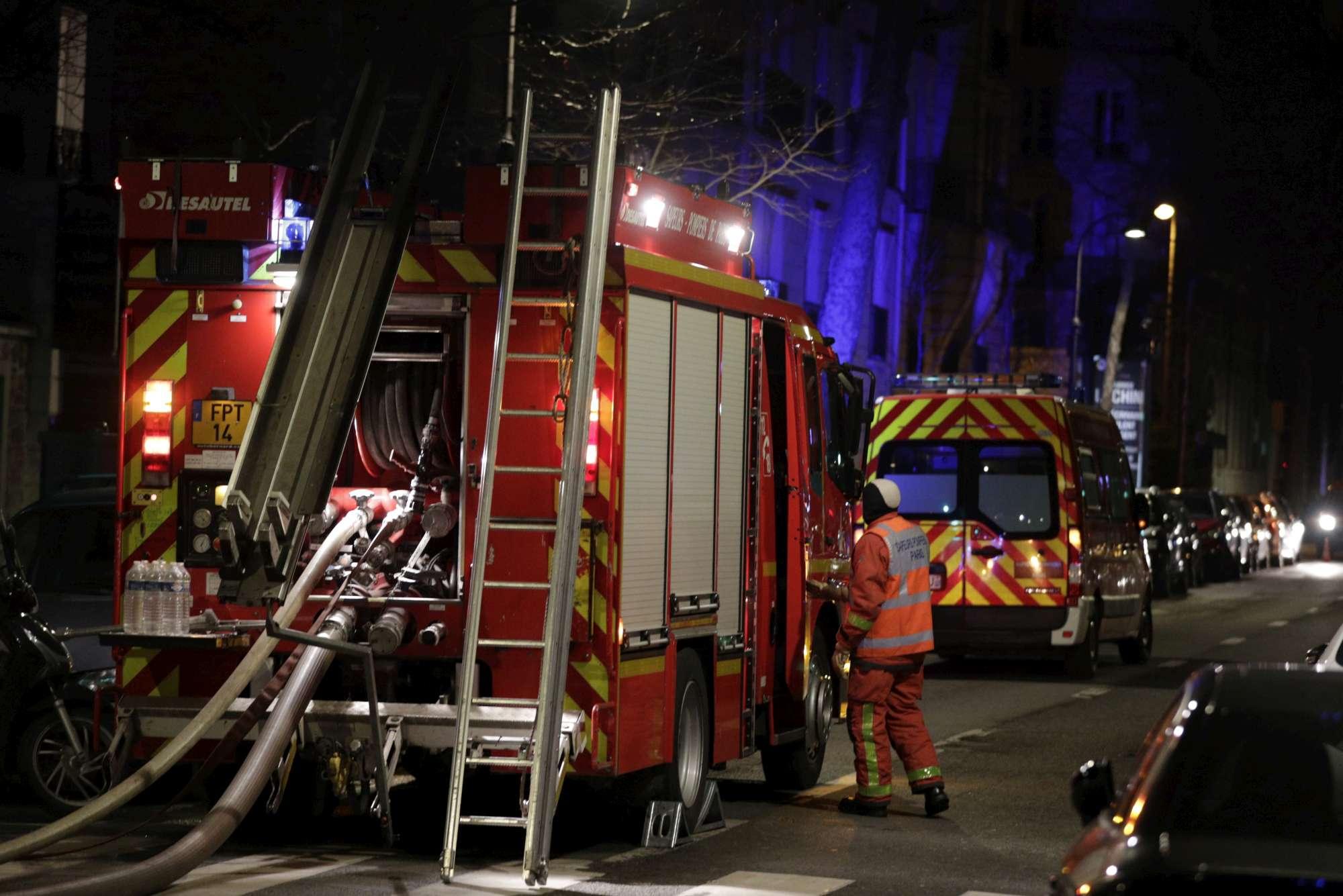Parigi, palazzo in fiamme nella notte: almeno 8 morti e 31 feriti, arrestata una donna