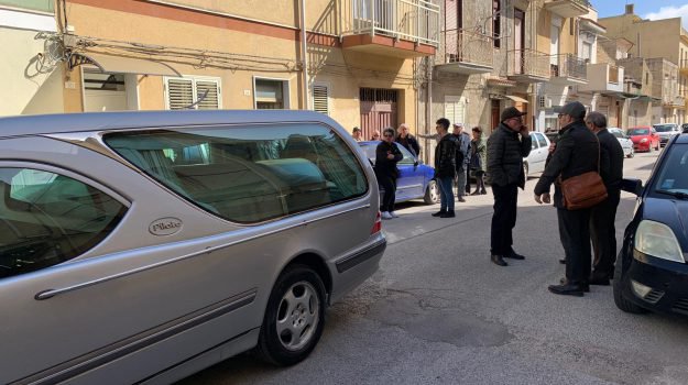 Marito e moglie trovati morti in casa, omicidio-suicidio a Castelvetrano