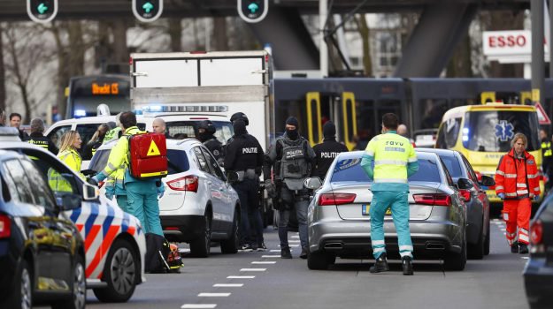 Olanda, spari su un tram a Utrecht: tre morti e diversi feriti, non si esclude il terrorismo