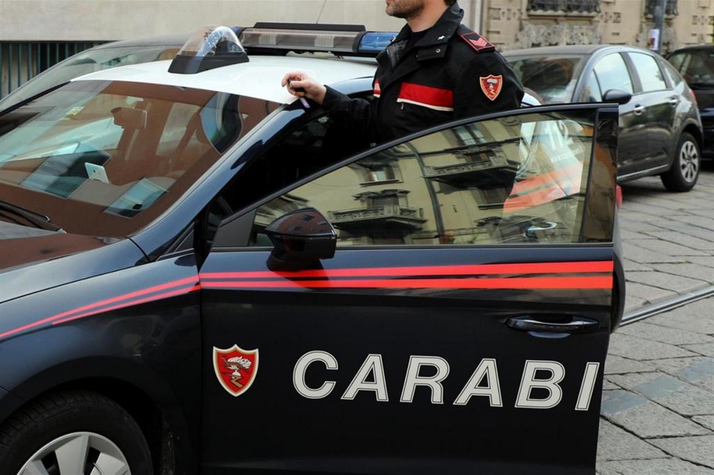 Giovane tenta il suicidio, salvato dai carabinieri
