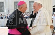 Il Presidente della “Fondazione Diplomatica del Marocco” ed il Nunzio Apostolico Vito Rallo nel Regno del Marocco hanno consegnato al Papa il volume 