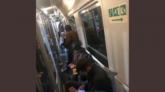 Coronavirus, fuga da Milano in treno e in auto. Presi d’assalto i convogli per il Sud