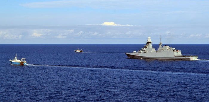 L'Antardide e il Medinea in rotta per Mazara scortati dalla fregata Margottini della Marina Militare