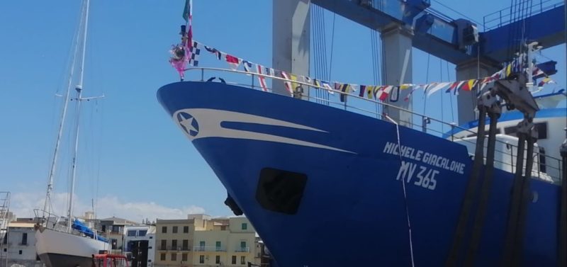 Un peschereccio mazarese è stato preso a pietrate da barche turche e speronato