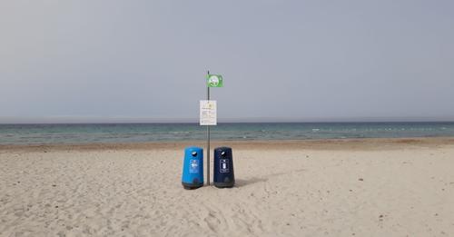 Mazara. Dotazioni nei tratti di spiaggia libera, nuovi contenitori per la raccolta rifiuti, cartelli di pillole ecologiche e bandiera verde