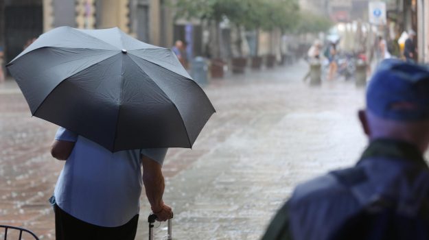 Maltempo, estate in crisi anche in Sicilia: weekend con temporali e allerta gialla