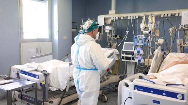 Coronavirus: in Sicilia 719 nuovi casi e sale il tasso di positività, crescono ancora i ricoveri