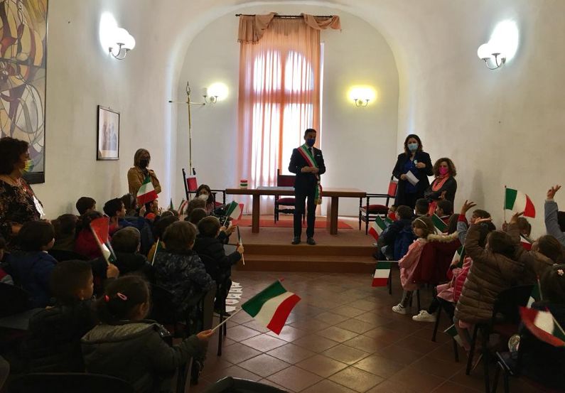 Mazara. Delegazione della Scuola dell’infanzia del plesso Santa Caterina in visita al Comune