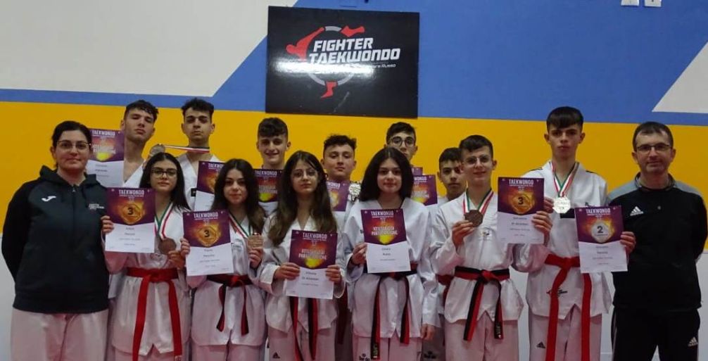 Gli atleti mazaresi della società sportiva Fighter Taekwondo Sicilia, allenati dal Maestro Gaspare Russo, hanno conquistato sei medaglie al campionato Italiano cinture rosse 2022 di Bari