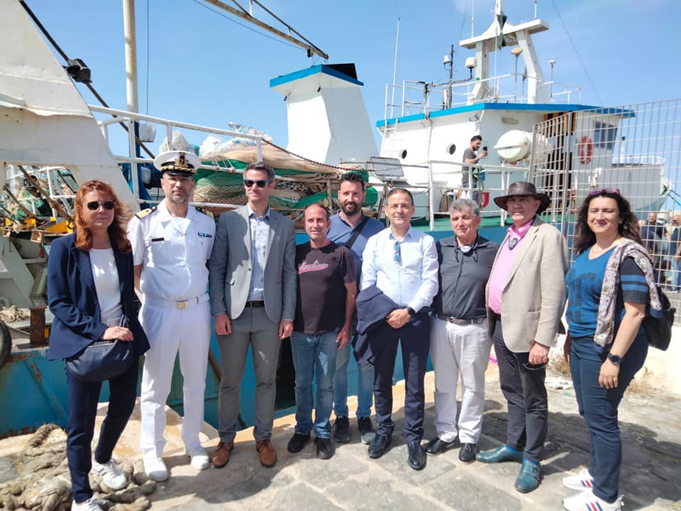 La Commissione Pesca del Parlamento europeo a bordo del motopesca Medinea