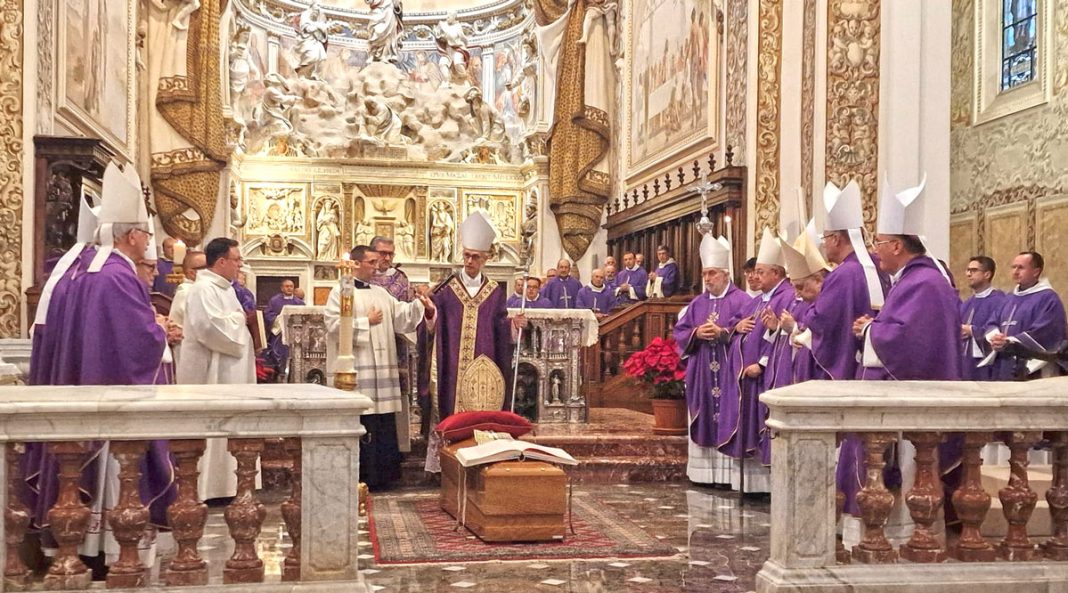 Mazara. La sepoltura della salma di monsignor Emanuele Catarinicchia in Cattedrale