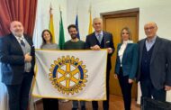 Mazara, Bandiera del Rotary International esposta al Comune