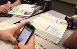 Scuola, stretta sui telefonini alle Elementari e Medie: cellulari vietati anche per scopi didattici