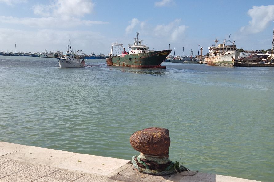 Porto canale di Mazara, nuovo arenamento oggi: il maltempo riaccende l’emergenza dragaggio.