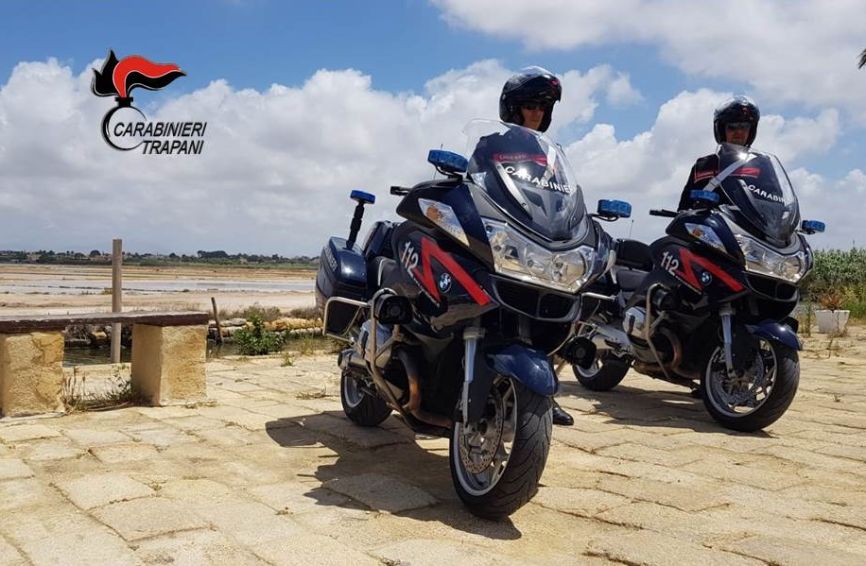 FUGGE ALLA VISTA DEI CARABINIERI CERCANDO DI DISFARSI DI STUPEFACENTE. ARRESTATO UN 20ENNE