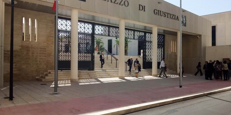Mazara, maltrattamenti alla madre per i soldi per la droga: condannata a due anni