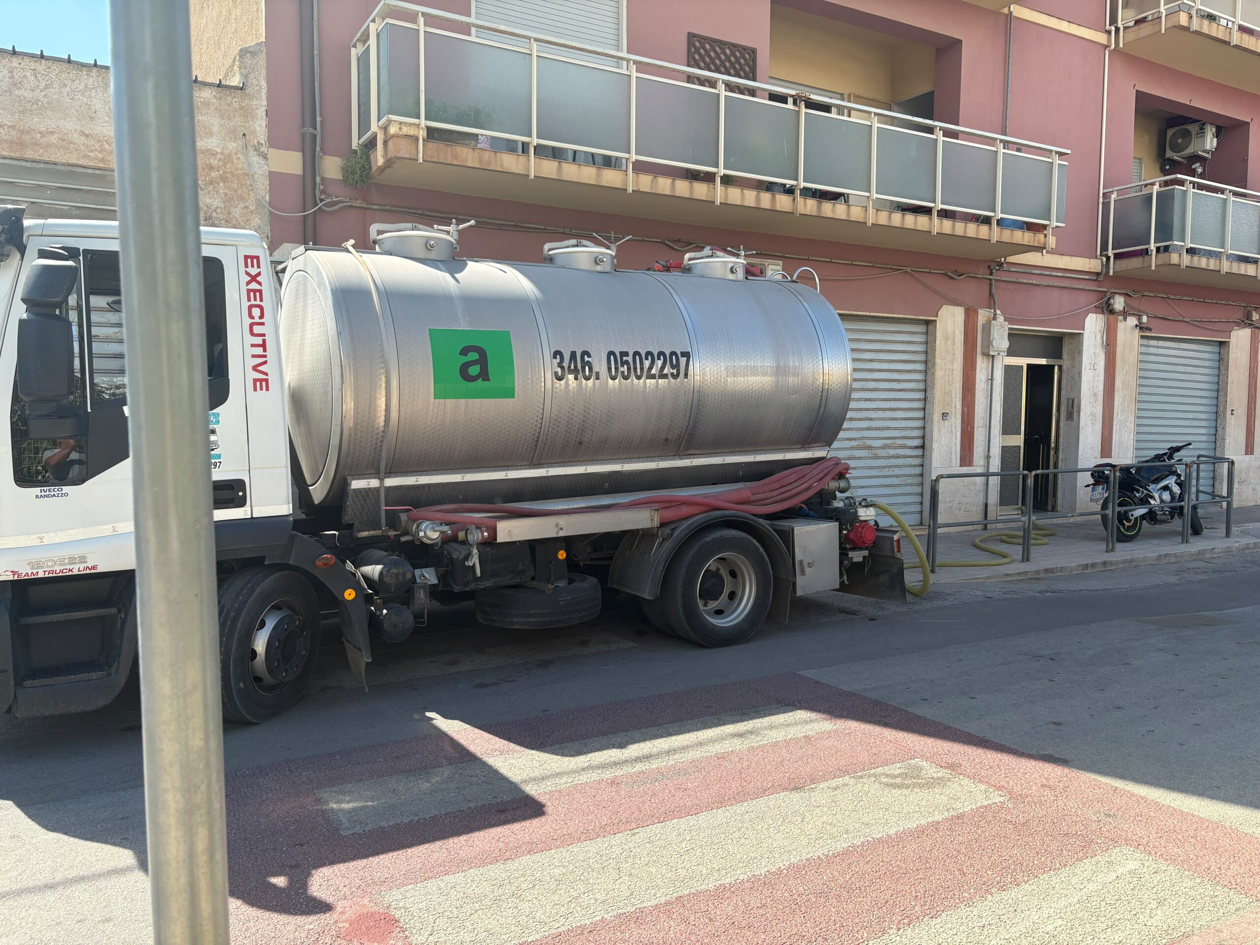 Mazara: VIA EMERICO AMARI SENZ'ACQUA DA UN ANNO, ANCHE LA SCUOLA PRIMARIA RESTA A SECCO