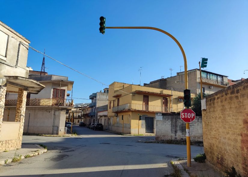 Mazara, SEMAFORI SPENTI E PERICOLI SULLE STRADE: TANTI CITTADINI CHIEDONO UN INTERVENTO URGENTE