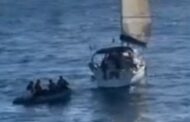 Guardia di Finanza: Video del sequestro della barca a vela che trasportava migranti