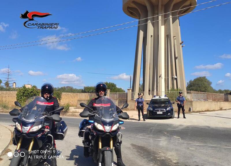 Mazara: DUE SOGGETTI EVASI DAI DOMICILIARI E SORPRESI IN AUTO SENZA PATENTE E CON DROGA AL SEGUITO