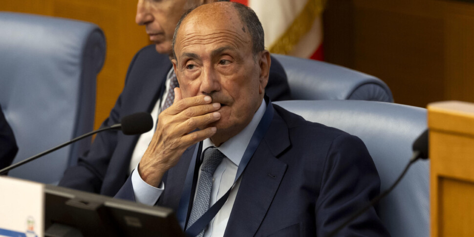 Il presidente della Regione Siciliana minaccia le dimissioni