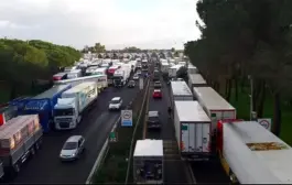Catania, il blocco dei tir revocato: «Alle 23 i camion sono ripartiti»