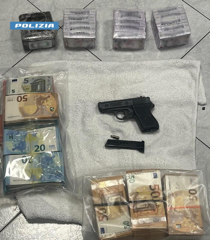 PALERMO. TANTA DROGA, MIGLIAIA DI EURO ED UNA RIVOLTELLA IN AUTO: LA POLIZIA DI STATO ARRESTA UN CITTADINO CATANESE CONTROLLATO SULLE STRADE DEL CAPOLUOGO