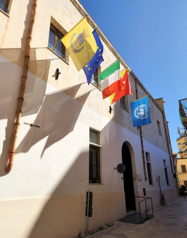 Mazara. Giornata delle Nazioni Unite. La bandiera dell'Onu esposta oggi a Palazzo di Città