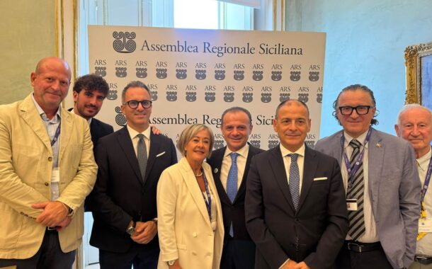 Sud chiama Nord abbraccia l'ingresso del sindaco Quinci, del vice Billardello e del consigliere Giardina