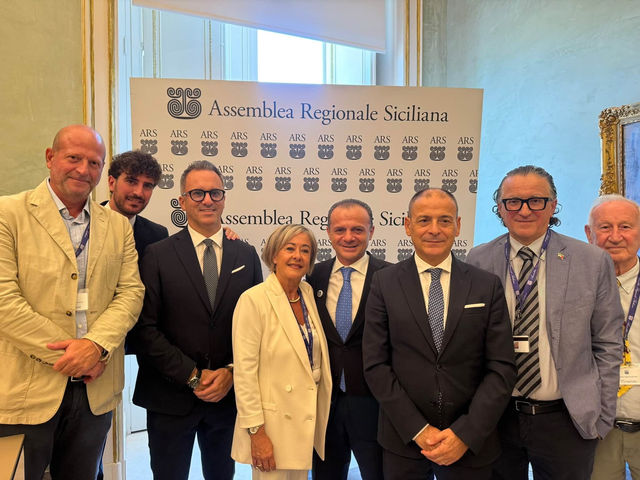 Sud chiama Nord abbraccia l'ingresso del sindaco Quinci, del vice Billardello e del consigliere Giardina