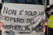 Caro gasolio, la Sicilia si ferma: tir in sciopero